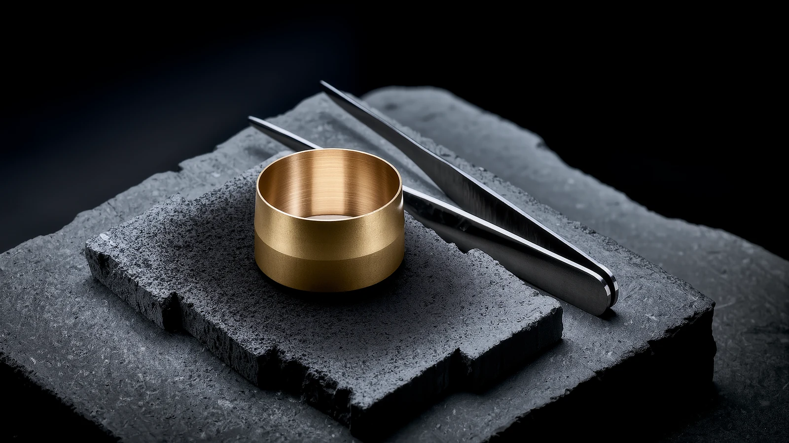 Glänzender Schmuck auf dem roten Teppich