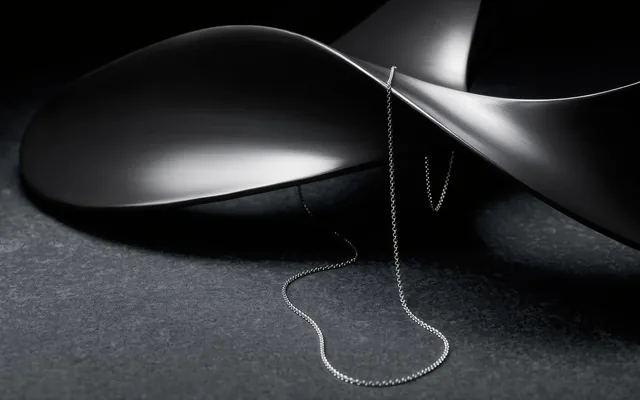 Ohrschmuck im Büro – dezent und edel