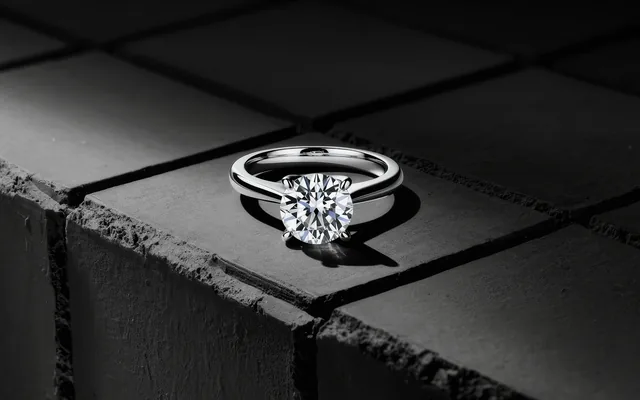 Statement-Ohrringe aus Gold und Diamanten